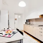 Guesthost - Casa Cinzia Lungomare Exclusive Flat 아파트