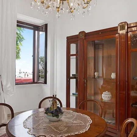 Guesthost - Casa Cinzia Lungomare Exclusive Flat Bari