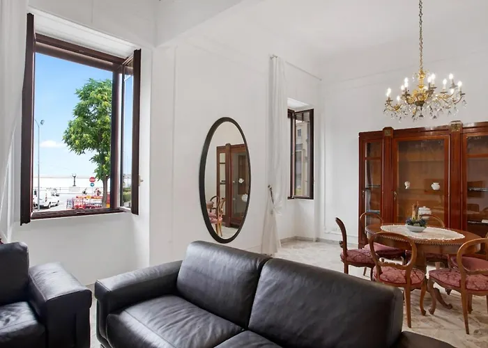 Guesthost - Casa Cinzia Lungomare Exclusive Flat Bari