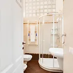 Guesthost - Casa Cinzia Lungomare Exclusive Flat * باري