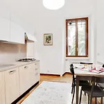 Guesthost - Casa Cinzia Lungomare Exclusive Flat Bari