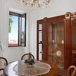 Guesthost - Casa Cinzia Lungomare Exclusive Flat باري