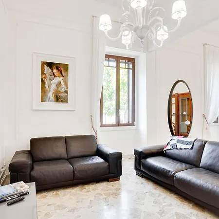 Guesthost - Casa Cinzia Lungomare Exclusive Flat باري