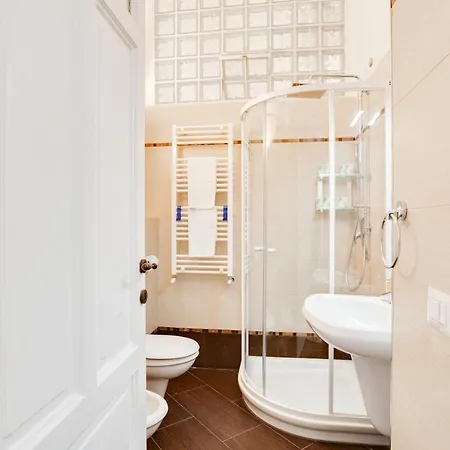 Guesthost - Casa Cinzia Lungomare Exclusive Flat * Бари