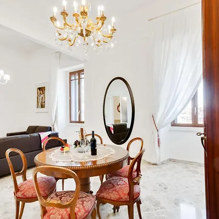 Guesthost - Casa Cinzia Lungomare Exclusive Flat باري