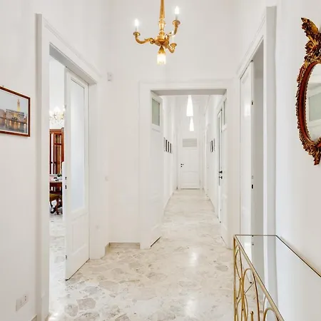 Guesthost - Casa Cinzia Lungomare Exclusive Flat * Бари