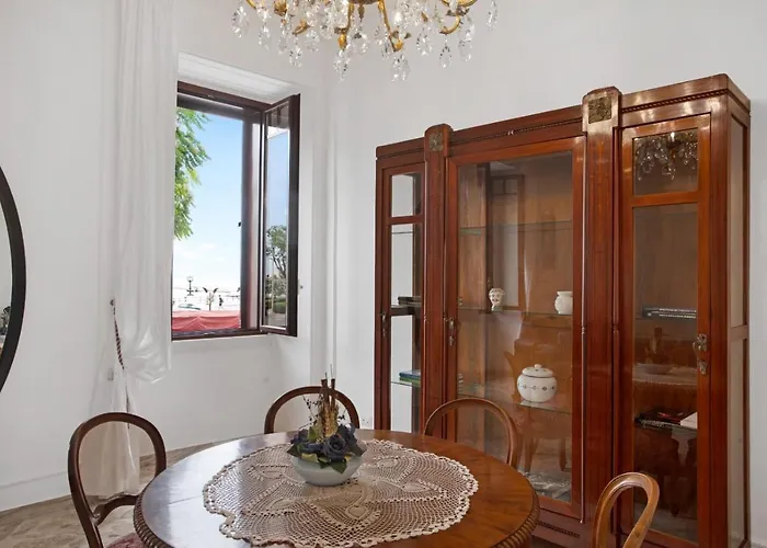 Guesthost - Casa Cinzia Lungomare Exclusive Flat Bari